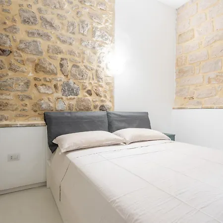 Tra-monti E Mare Apartment *